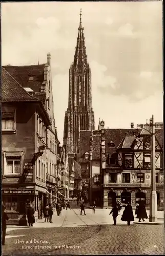 Ak Ulm an der Donau, Hirschstraße mit Münster, Hirschapotheke, Passanten