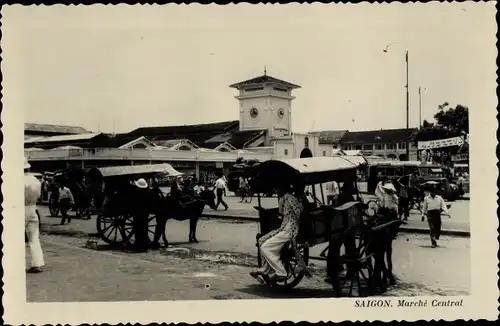 Foto Ak Saigon Cochinchine Vietnam, Marché Central, Rikscha Fahrer am Markt