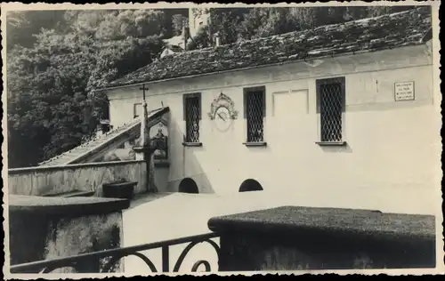 Foto Ak Ort in Italien, Wohnhaus, Außenansicht