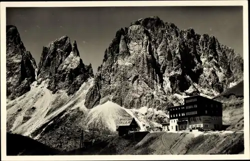 Ak Trentino Alto Adige Südtirol, Hotel Maria Flora am Sellajoch gegen Langkofelgruppe