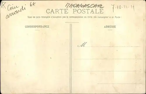 Ak Madagaskar, Femmes Betsileos pilant du riz