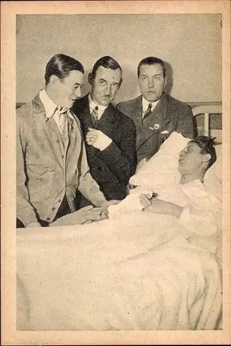 Sammelbild Olympia 1932 Bild Nr. 184, Bobfahrer Brehme erhält Krankenbesuch