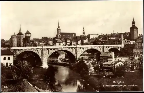 Ak Bautzen in der Oberlausitz, Kanalpartie mit Brücke und Stadt