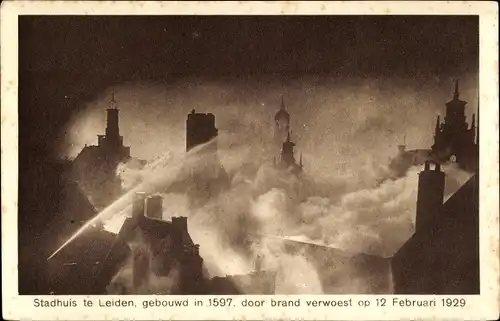 Ak Leiden Südholland Niederlande, Stadhuis door brand verwoest, Feuersbrunst 12.2.1929