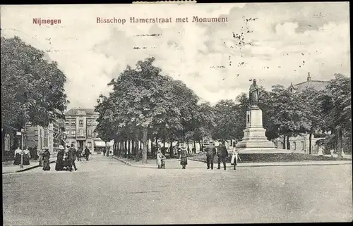 Ak Nijmegen Gelderland, Bisschop Hamerstraat met Monument