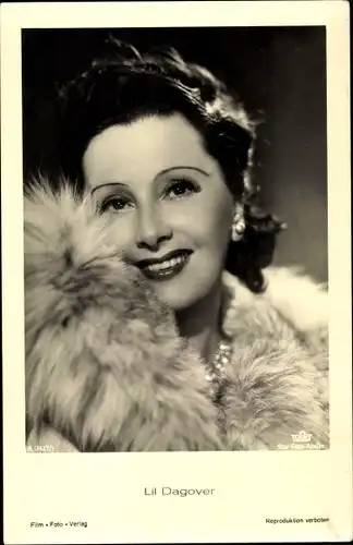 Ak Schauspielerin Lil Dagover, Portrait, Pelzkragen