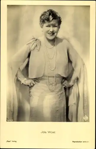 Ak Schauspielerin Ida Wüst, Standportrait