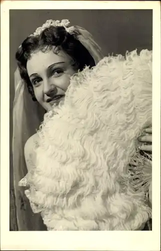 Foto Ak Schauspielerin H. Döderlein, Portrait, Federfächer