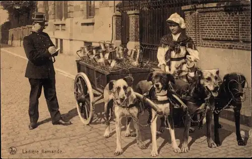 Ak Laitiere flamande, Milchmädchen in belgischer Tracht, Hundekarren, Polizist