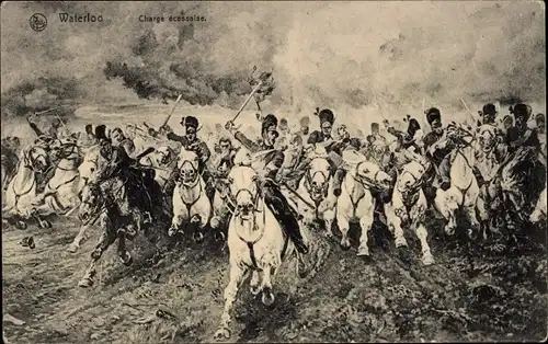 Ak Waterloo, Charge ecossaise, Soldaten zu Pferde, Schlachtfeld