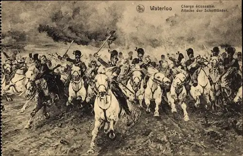 Ak Waterloo, Charge ecossaise, Soldaten zu Pferden, Schlachtfeld