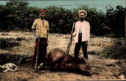 Ak Brazzaville Französisch Kongo, Männer mit erlegtem Büffel
