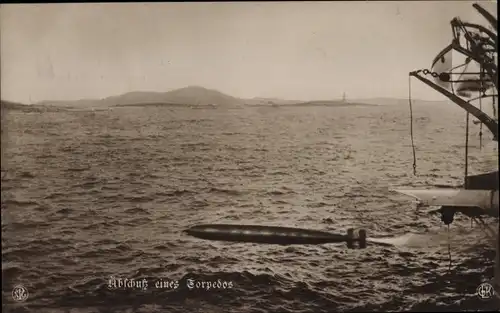 Ak Deutsches Kriegsschiff, Abschuss eines Torpedos, Kaiserliche Marine