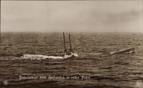 Ak Deutsches Unterseeboot, U-Boot beim Auftauchen in voller Fahrt, Kaiserliche Marine