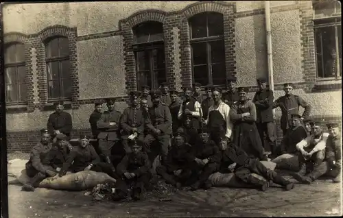 Foto Ak Deutsche Soldaten in Uniform, Gruppenbild, Neumünster