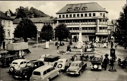 Ak Suhl in Thüringen, Karl Marx Platz, Denkmal, Parkplatz, Autos, Konsum