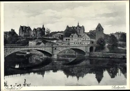 Ak Saalfeld an der Saale Thüringen, Teilansicht der Stadt, Brücke, Saalepartie
