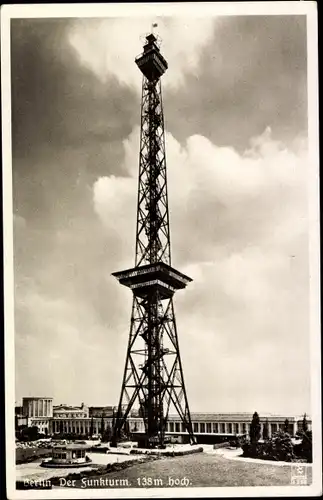 Ak Berlin Charlottenburg Westend, Funkturm mit den Messehallen, Klinke B 356