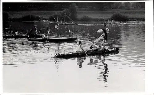 Foto Ak Eberbach am Neckar, geschmückte Ruderboote, Kanus