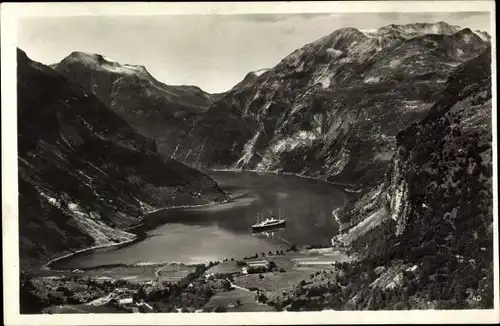Ak Norwegen, Utsigt over Geirangerfjorden, Dampfschiff im Fjord