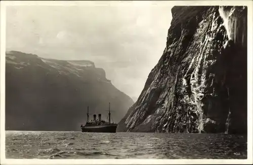 Ak Geirangerfjord Norwegen, Schleierwasserfälle, Dampfer