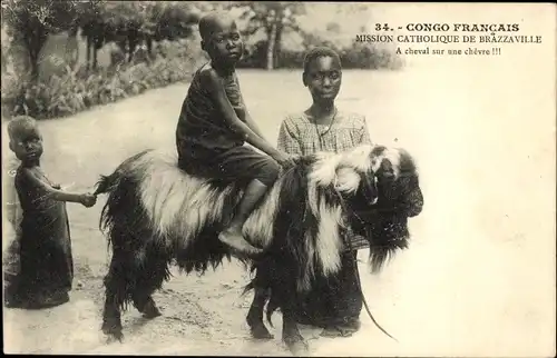 Ak Brazzaville Französisch Kongo, Mission Catholique, A cheval sur une chèvre, Ziege, Kinder