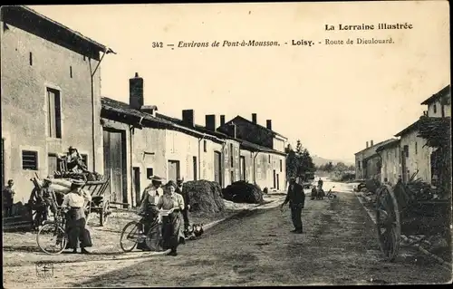 Ak Loisy Meurthe et Moselle, Blick in die Rue de Dieulouard, Passanten