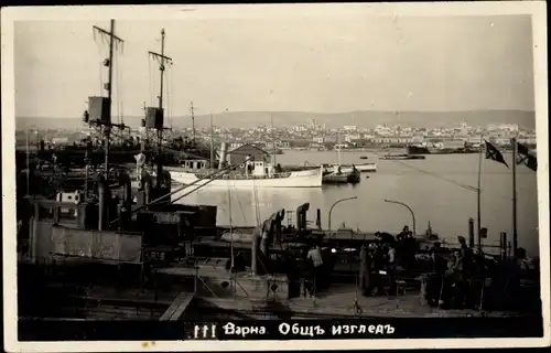 Foto Ak Warna Varna Bulgarien, Kriegsschiffe der bulgarischen Marine im Hafen