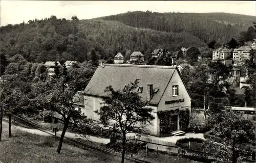 Ak Schmiedeberg im Erzgebirge, Blick auf den Ort mit der Friedenskapelle