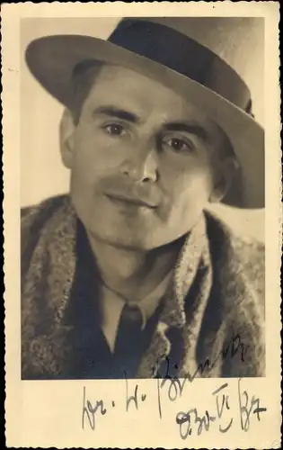 Ak Schauspieler W. Bienek mit Hut, Autogramm