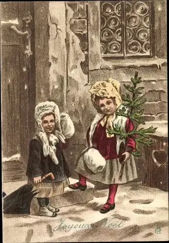 Künstler Ak Glückwunsch Weihnachten, Zwei Mädchen mit Tannenbaum vor der Haustür