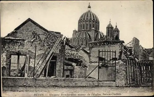 Ak Reims Marne, Maisons bombardees autour de l'Eglise Sainte Clotilde