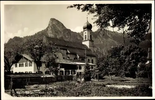 Ak Oberammergau in Oberbayern, Kirche mit Kofel