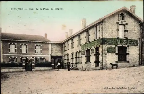 Ak Piennes Meurthe et Moselle, Coin de la Place de l'Eglise