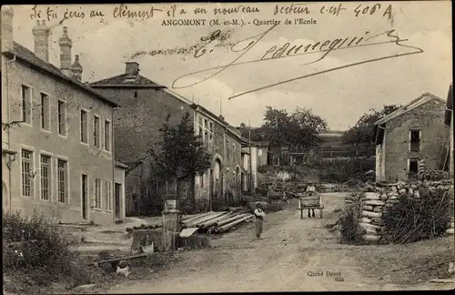 Ak Angomont Lothringen Meurthe et Moselle, Quartier de l'Ecole