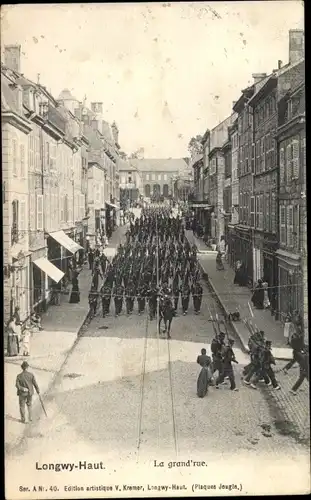 Ak Longwy Haut Meurthe et Moselle, La Grande Rue, franz. Soldaten
