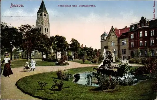 Ak Dessau in Sachsen Anhalt, Funkplatz und Petruskirche
