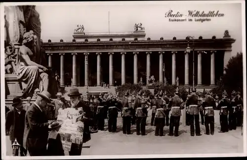 Ak Berlin Mitte, Freikonzert im Lustgarten, Ansichtskartenverkäufer