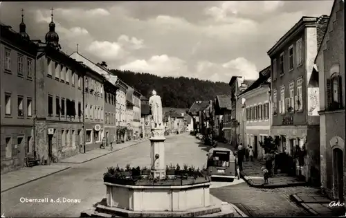 Ak Obernzell an der Donau Niederbayern, Denkmal, Straßenpartie