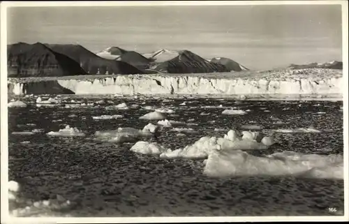 Ak Spitsbergen Spitzbergen Norwegen, Kingsbay, Eisschollen