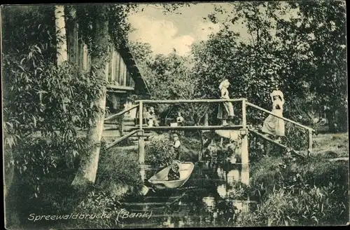 Ak Spreewald, Spreewaldbrücke, Bank, Frauen in Trachten, Kahn