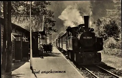 Ak Gut angekommen, Deutsche Eisenbahn, Dampflok Nr. 99 5904 in einem Bahnhof