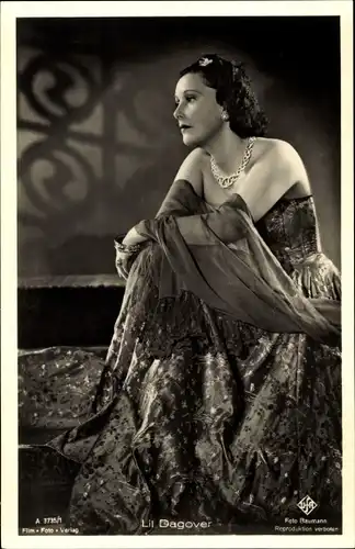 Ak Schauspielerin Lil Dagover, Portrait, Kette, Kleid