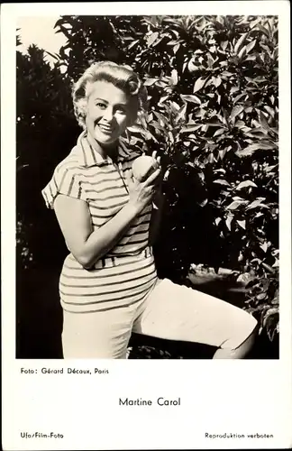 Ak Schauspielerin Martine Carol, Portrait, Obstbaum