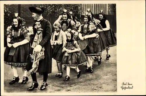 Ak Aus dem Hessenland, Schwälmer Hochzeitszug, Volkstrachten