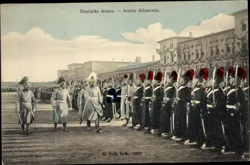 Ak Deutsche Armee, Deutsche Soldaten in Uniformen, Parade