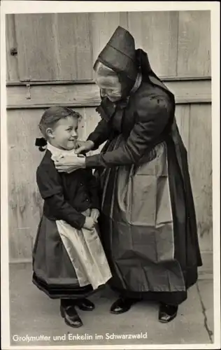 Ak Großmutter und Enkelin im Schwarzwald, Volkstracht