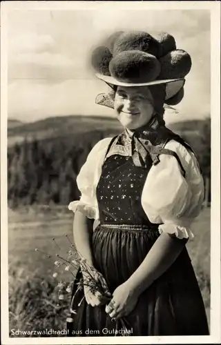 Ak Frau in Volkstracht aus dem Schwarzwald, Gutachtal, Bommelhut