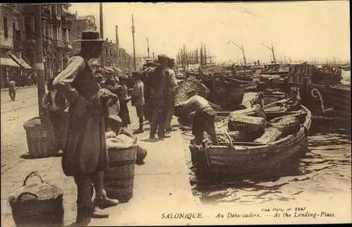 Ak Thessaloniki Griechenland, Au Debarcadère, At the Landing Place, Anlegestelle, Hafen