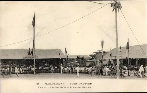 Ak Fort Dauphin Madagaskar, Fete du 14 Juillet 1903, Place du Marché